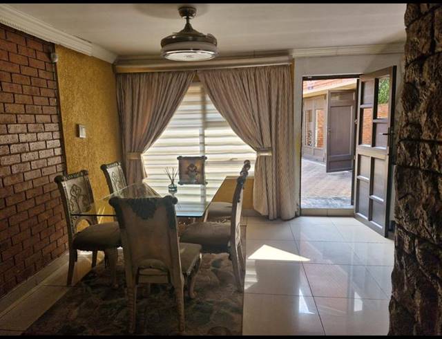 4 BEDROOM HOUSE FOR SALE IN THE ORCHARDS